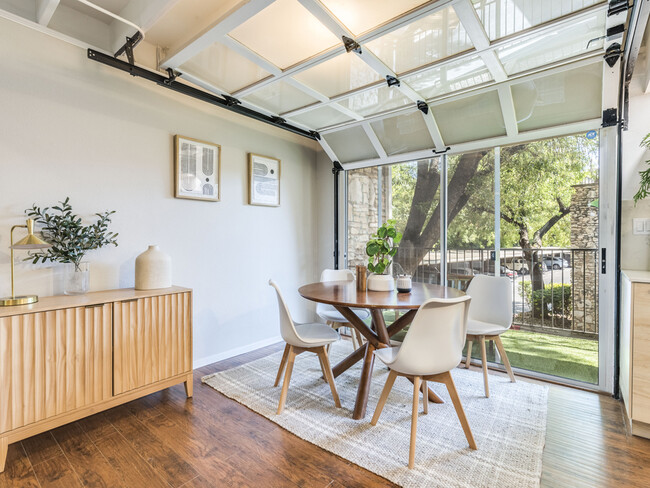 Building Photo - Fully appointed Loft with Lake Austin access!