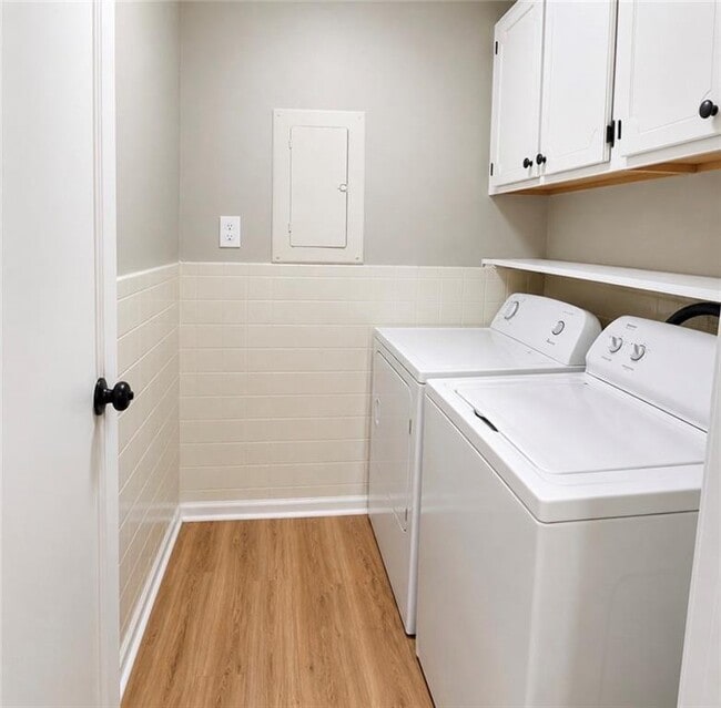 Building Photo - 3254 Strawberry Ln
