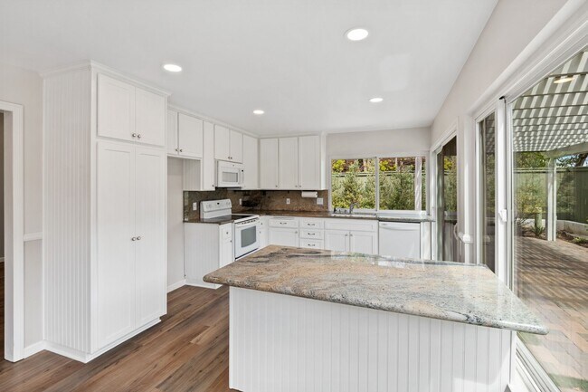 Building Photo - 4111 Reyes St
