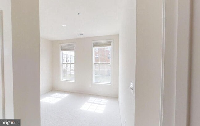 Building Photo - 43138 Thoroughfare Gap Terrace