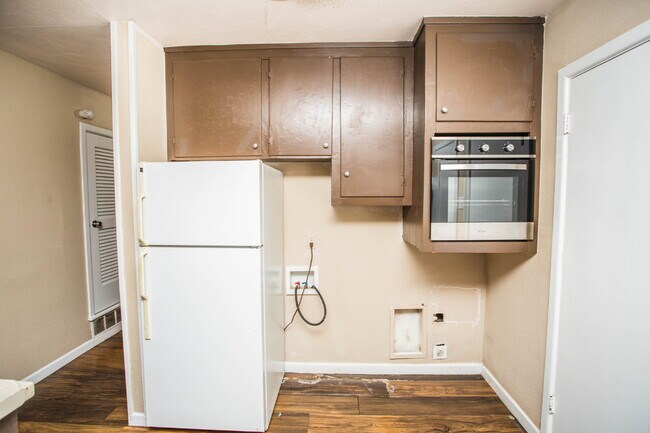 Building Photo - Comfy 2 bed 1 bath home!