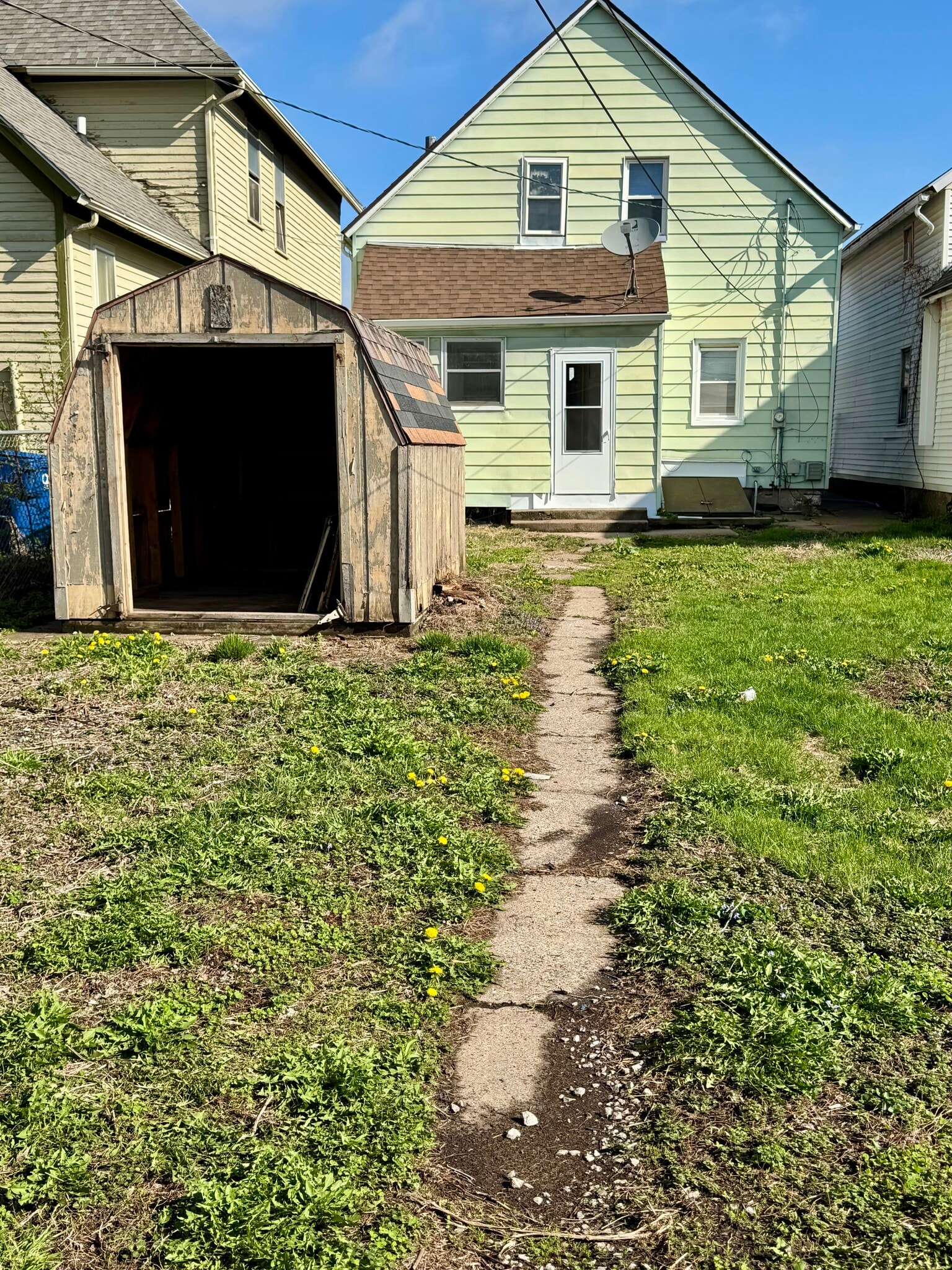 Building Photo - 1341 W 4th St