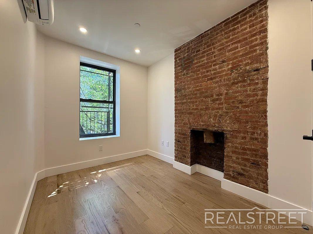Building Photo - Beautifully Renovated 2-Bedroom Apartment in Flatbush