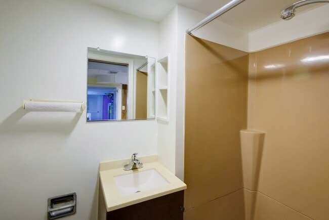 Building Photo - Charming 3BR/2BA Hyattsville Gem! Bonus Room & Sunroom — Move-In Ready!