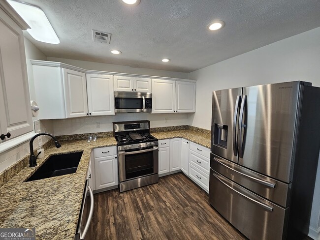 Building Photo - 65 Tralee Trce