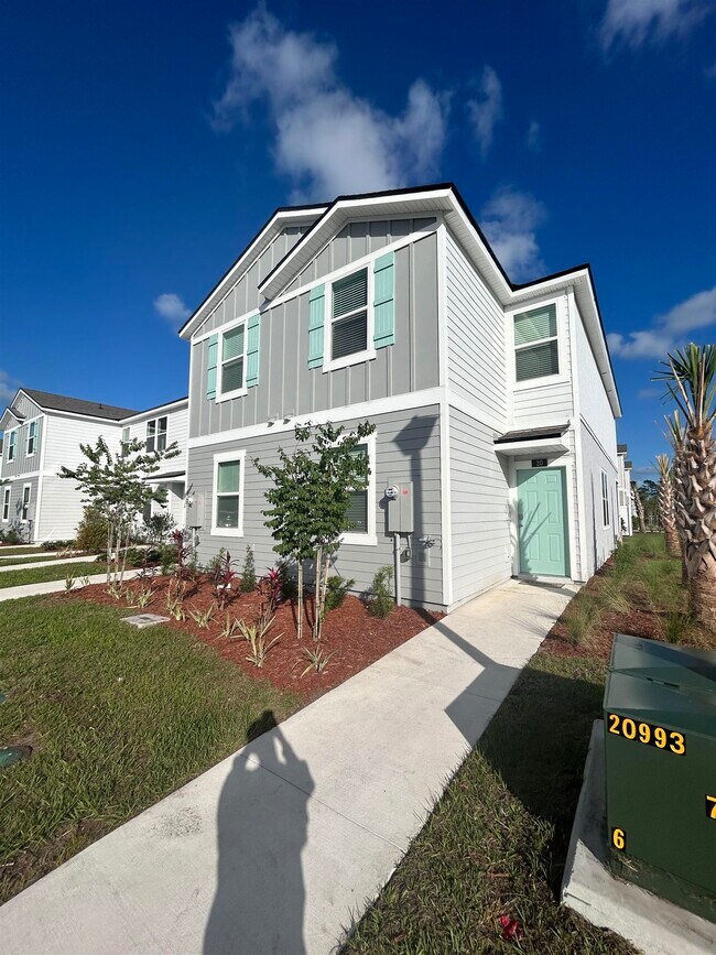 Primary Photo - 20 Palmetto Rdg Rd