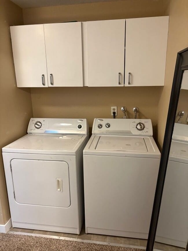 Building Photo - Fully Furnished Cozy 2-Bedroom Living in D...