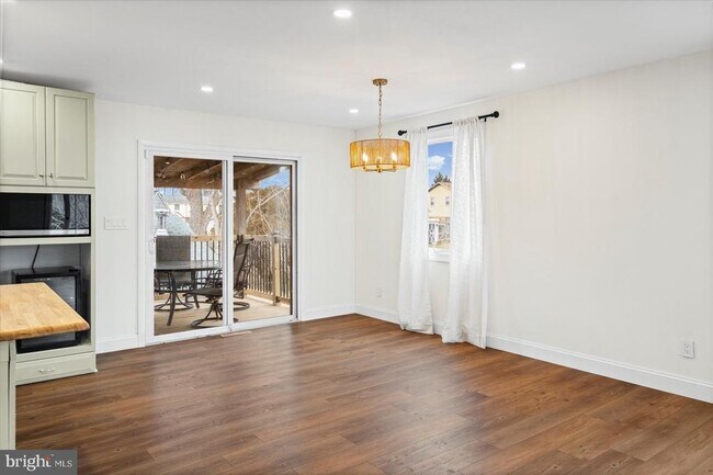 Building Photo - 220 Garnett Rd