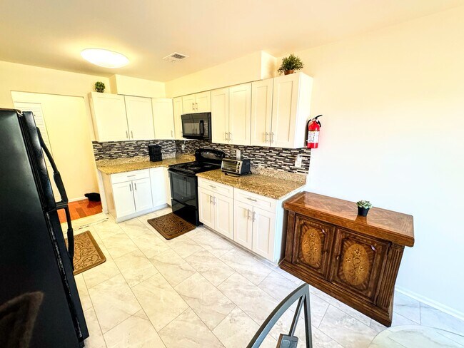 Building Photo - 208 Green Hollow Dr