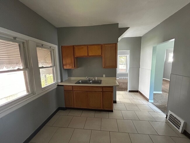 Building Photo - 2 bed 1 bath single family in Garfield
