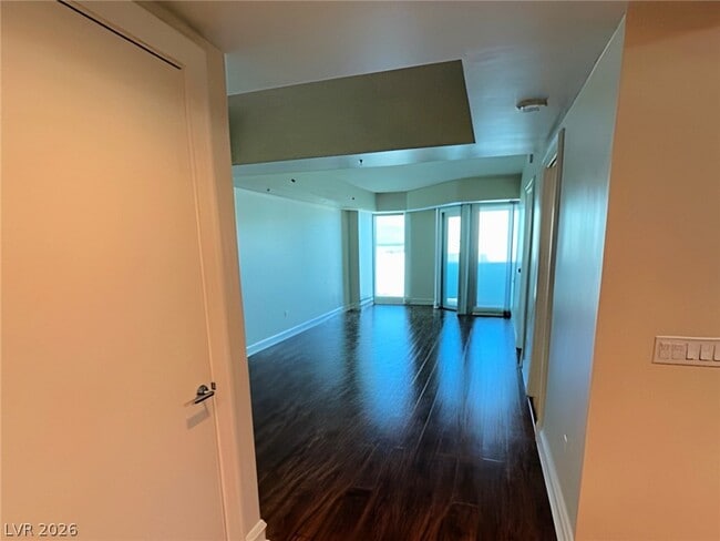 Building Photo - 2700 S Las Vegas Blvd