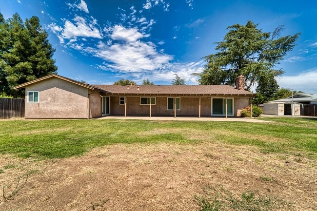 Building Photo - 4 bedroom 2 1/2 bath house in Yuba City