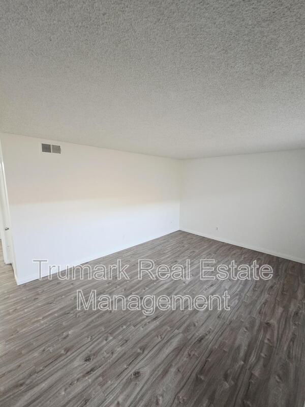 Building Photo - 553 E Orange Grove Ave