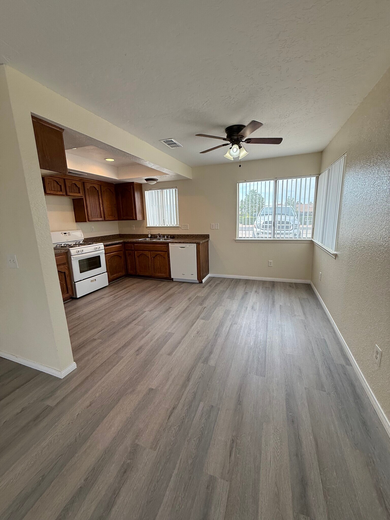 Building Photo - 13965 Smoketree St
