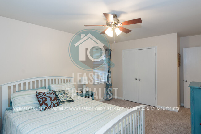 Building Photo - HALF OFF 1st MONTHS RENT on This North Wes...