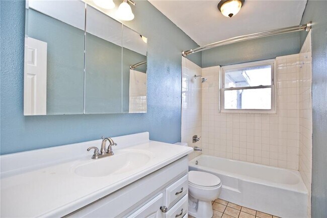 Building Photo - 11 Bromwich Ln