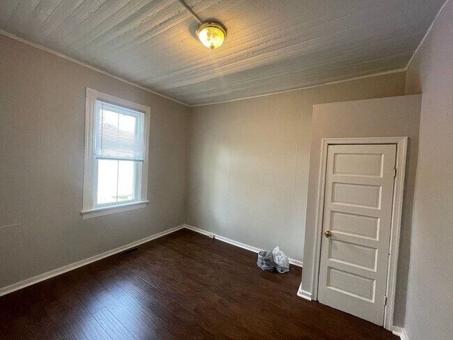 Building Photo - Rivermont Apartment