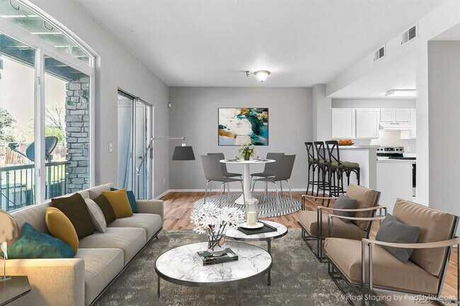Building Photo - Recently Remodeled Unit