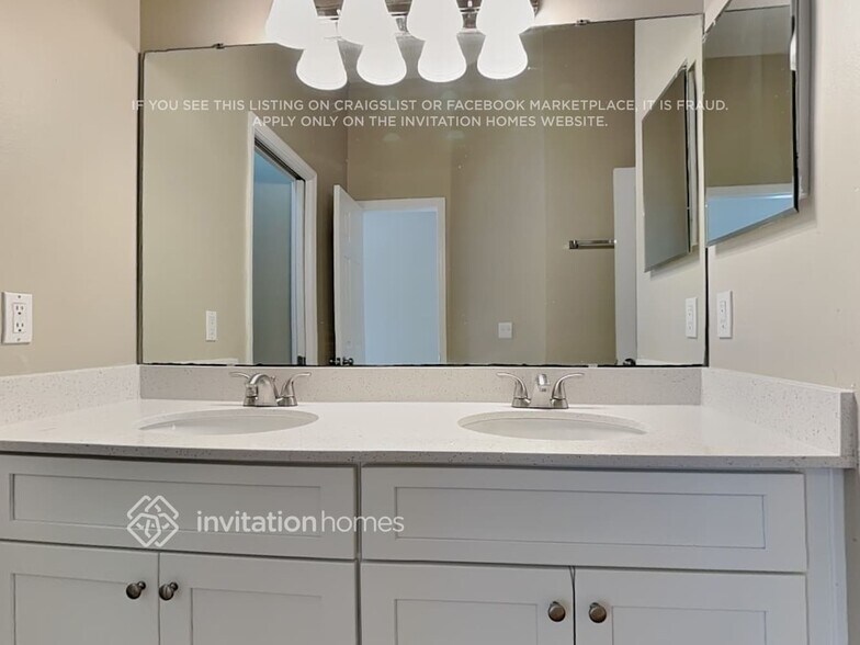 Building Photo - 1688 Sweetwater W Cir