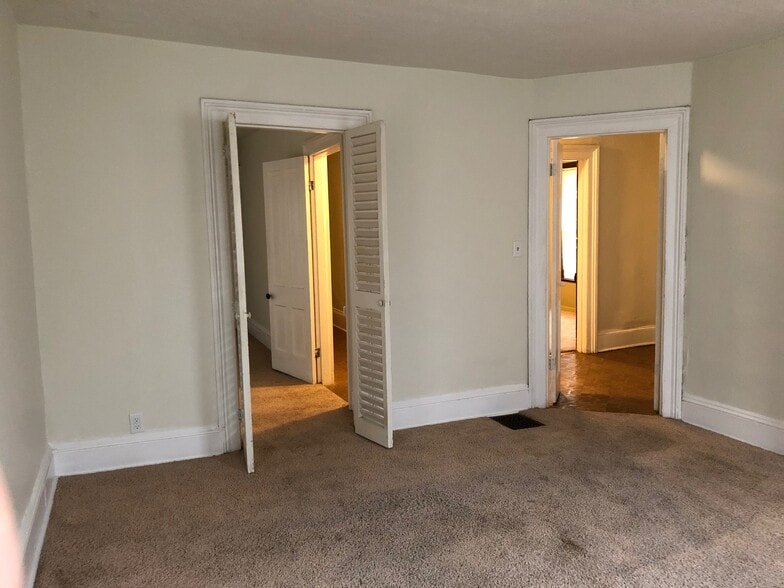 Building Photo - 516 E Chestnut St