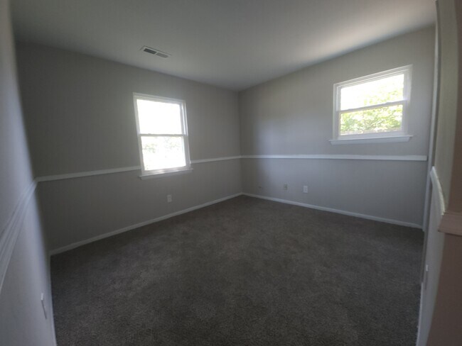 Building Photo - 846 Drawbridge Dr