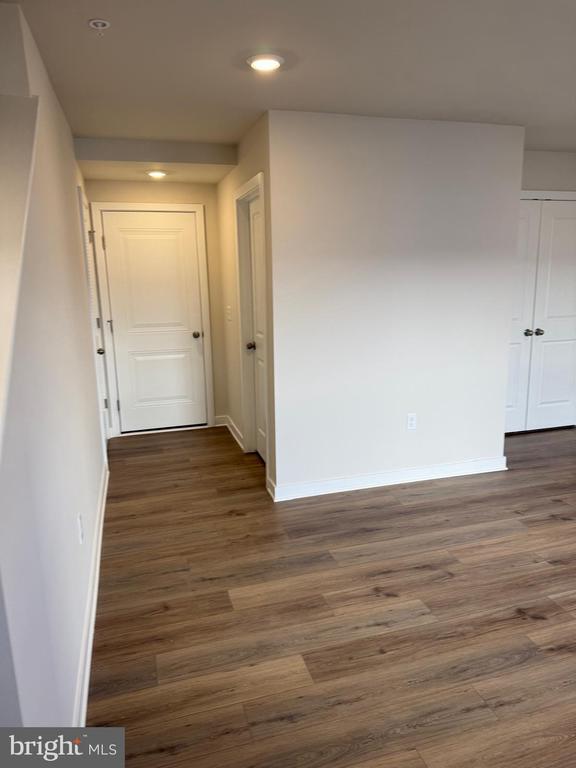 Building Photo - 16 Anderson Dr