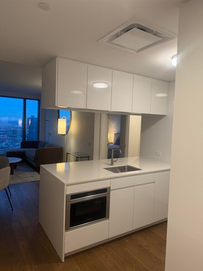 Building Photo - 99 Hudson St