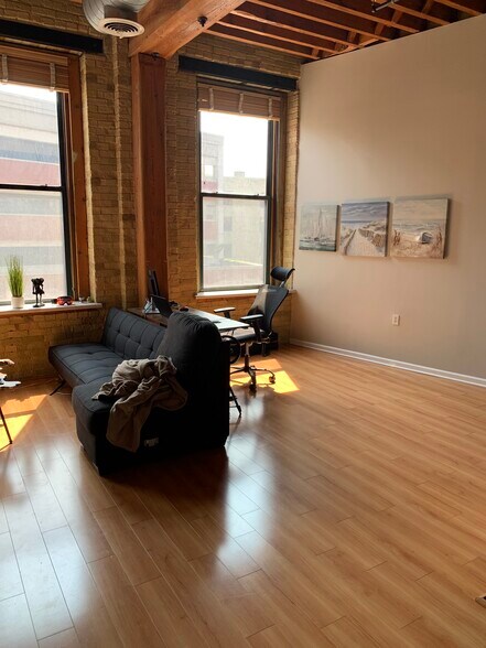 Building Photo - 141 N Water St