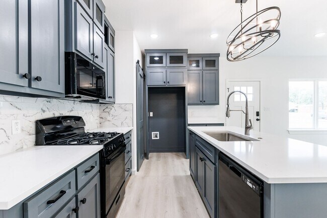 Building Photo - 1704 Elkhart Ave