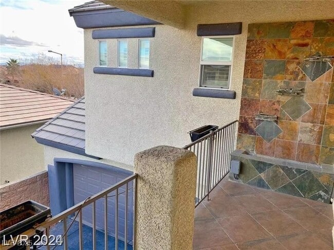 Building Photo - 10487 Howling Coyote Ave