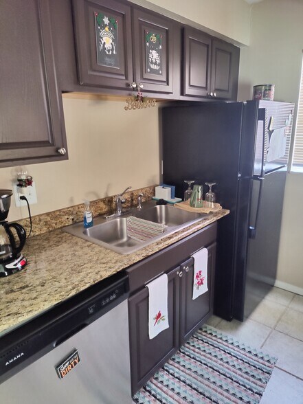 Building Photo - 2628 Hidden Lake Dr N