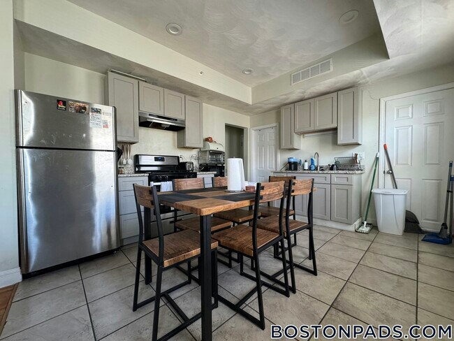 Building Photo - 74 Wyeth St