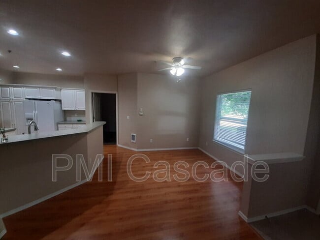 Building Photo - 2185 Hammond Ave