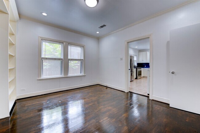 Building Photo - 2415 Elmen St