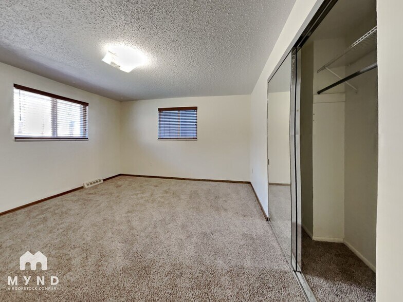 Building Photo - 775 S Braun St