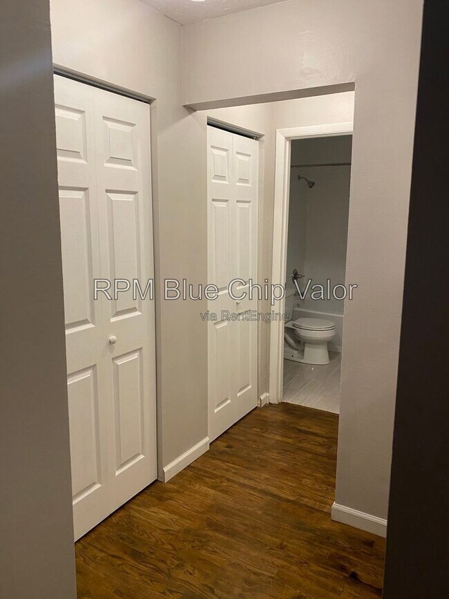Building Photo - 2118 Kemper Ln