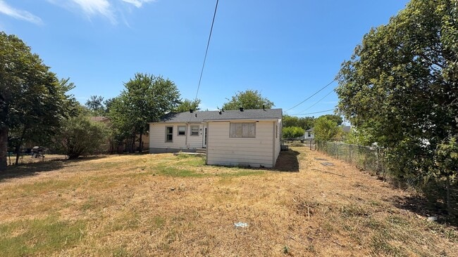 Building Photo - 1207 Gray Dr