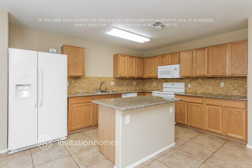 Building Photo - 3339 S Chaparral Rd