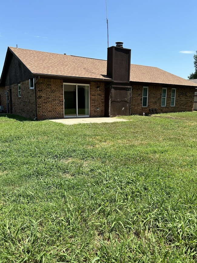 Building Photo - 214 Falcon Ct