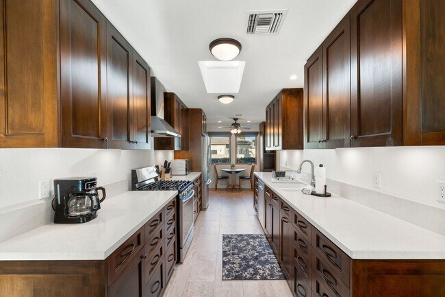 Building Photo - Luxury Golf Course Retreat in Indian Wells