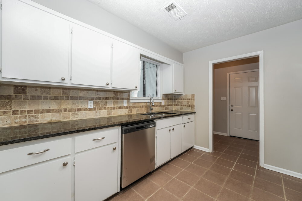 Building Photo - 591 Stonehedge Dr