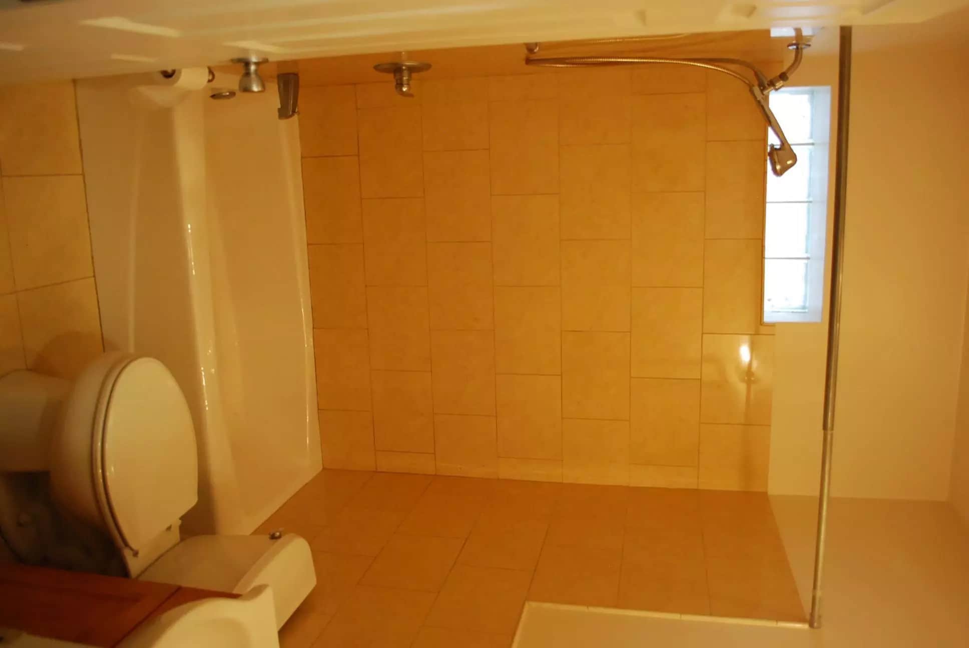 Bathroom - 827 Reed St
