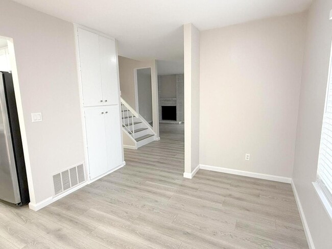 Building Photo - Excellent Location! Near BART, Downtown! Main Chance Estates Townhouse