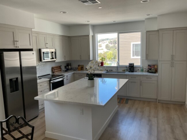 Building Photo - 231 Gambrel Cir