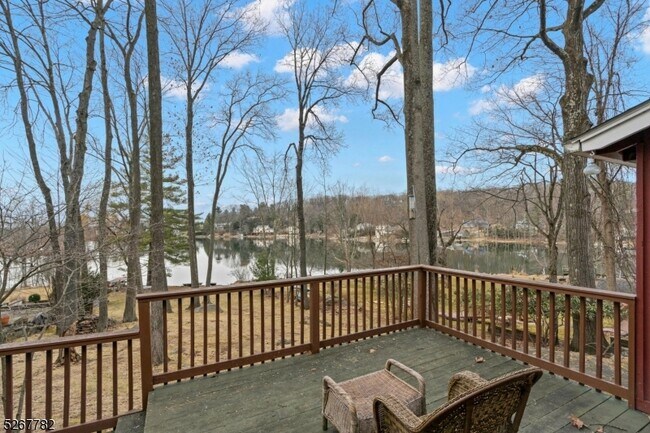 Building Photo - 13 S Shore Trail