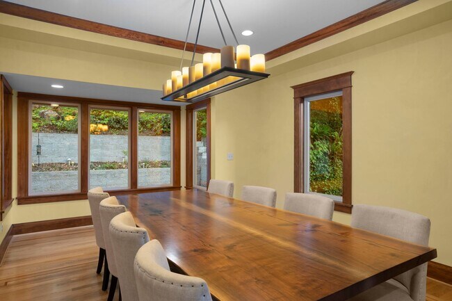 Building Photo - Beautiful 3 bedroom home in Lake Oswego!