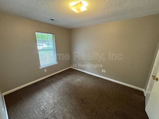 Building Photo - 2260 Sherwood Ave