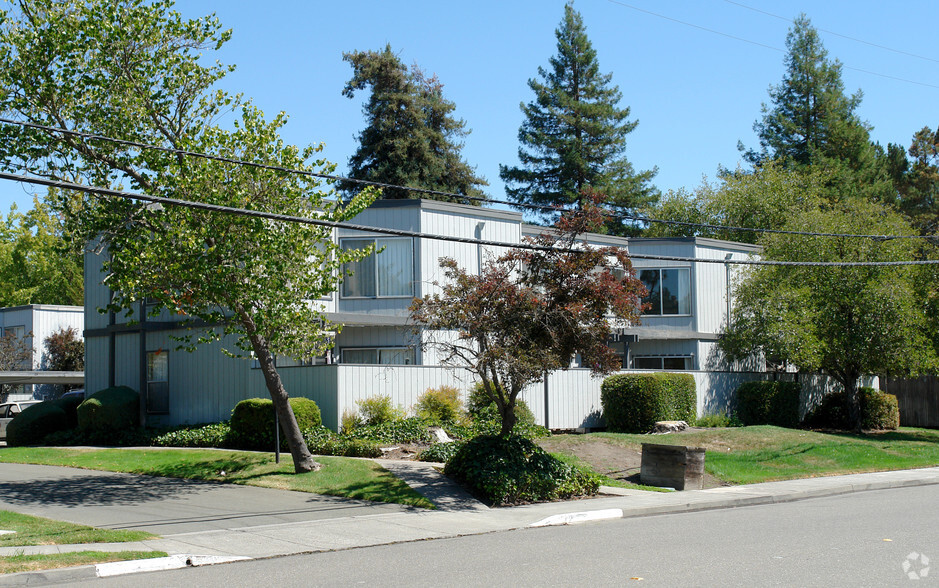 Primary Photo - Matanzas Garden Apartments