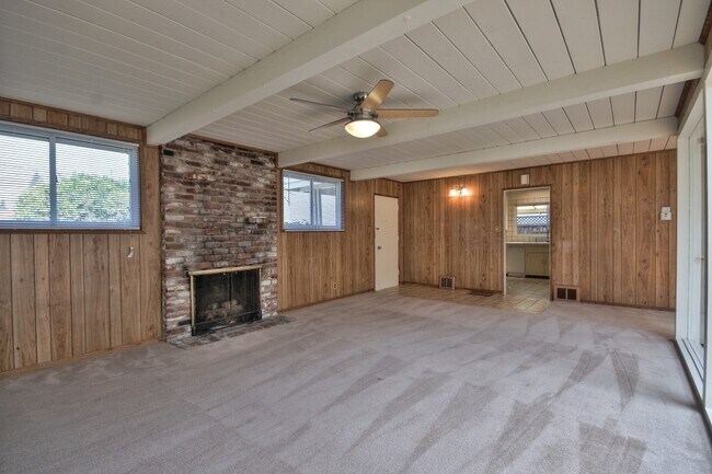 Building Photo - 127 Dalma Dr