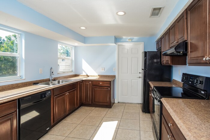 Building Photo - 3834 San Luis Dr
